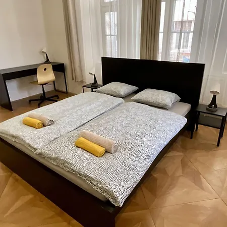 Paula - Old Town Apartment